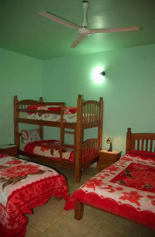 Hostel Peter Pan Puerto Iguazú Extérieur photo